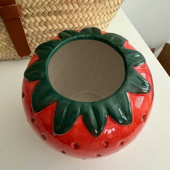 Strawberry Ceramic Planter/ Vase/Decor NWOT - Picture 2 of 7
